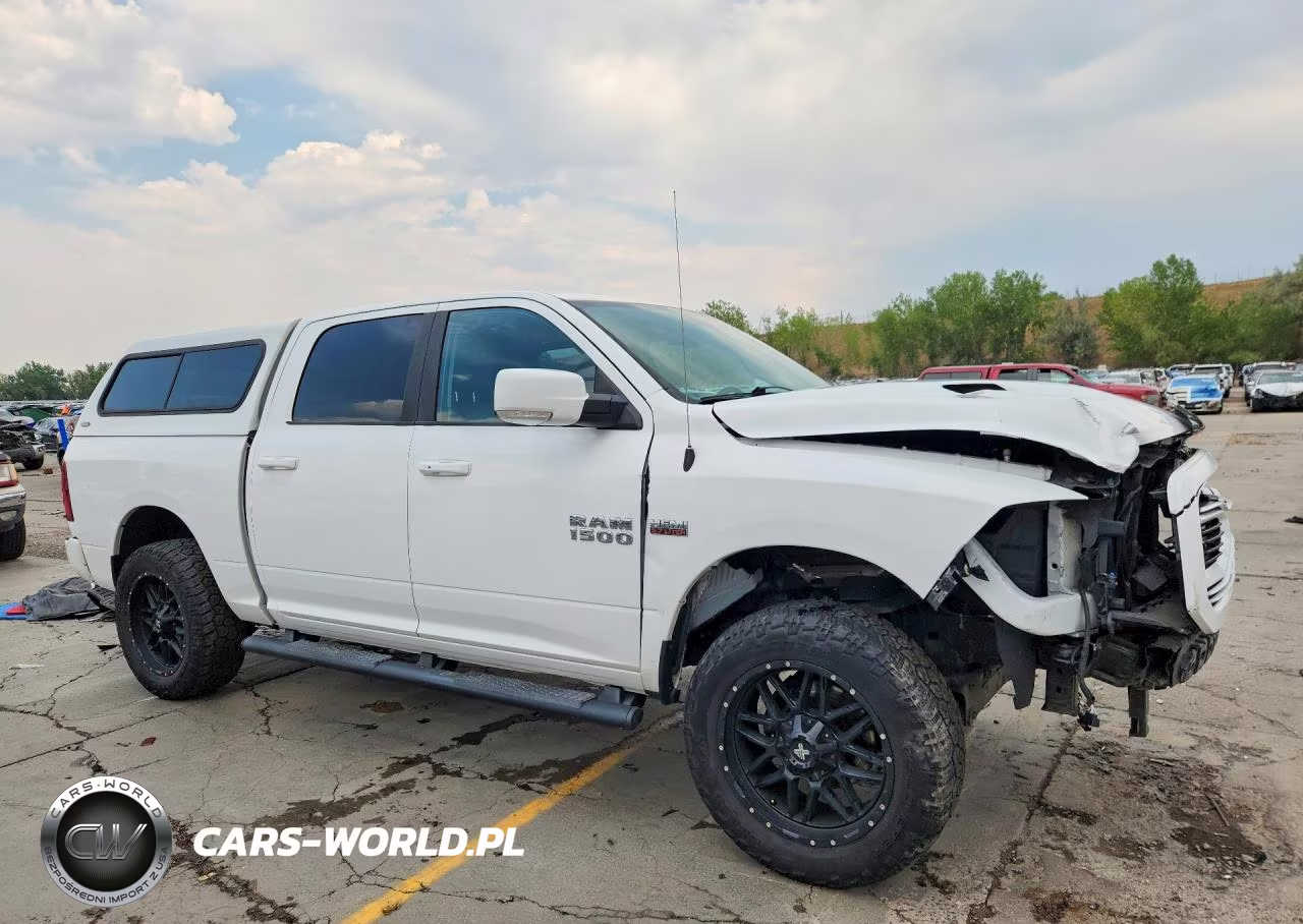 2018 Ram 1500 Sport VIN:1C6RR7MT6JS256697 - 4