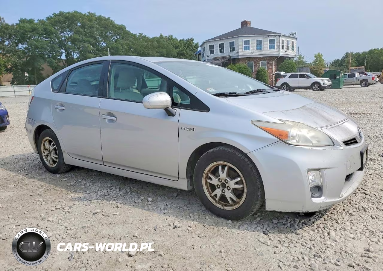 2011 Toyota Prius Three VIN:JTDKN3DU8B5365430 - 4