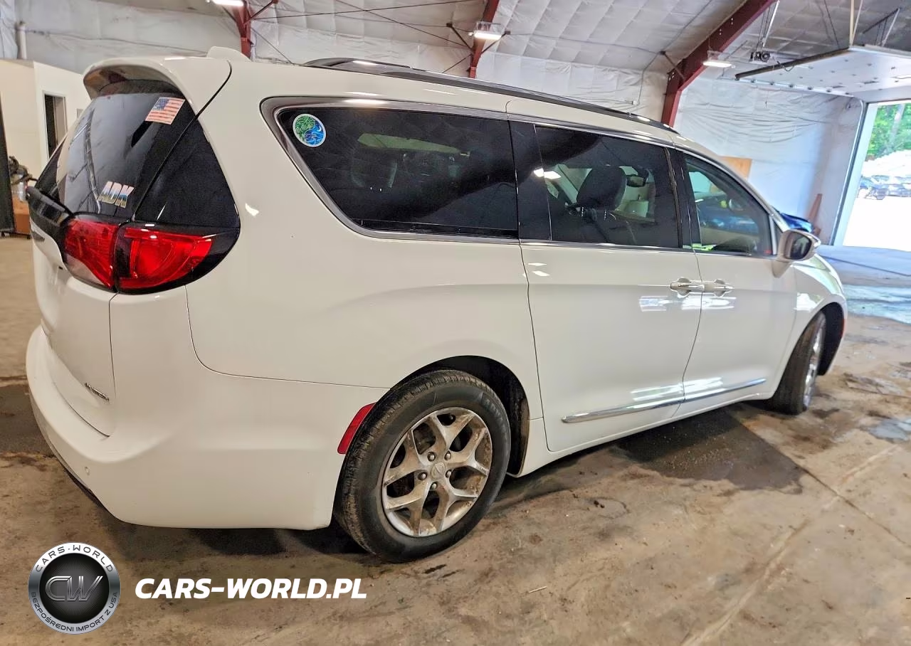 2017 Chrysler Pacifica Limited VIN:2C4RC1GG2HR528941 - 3
