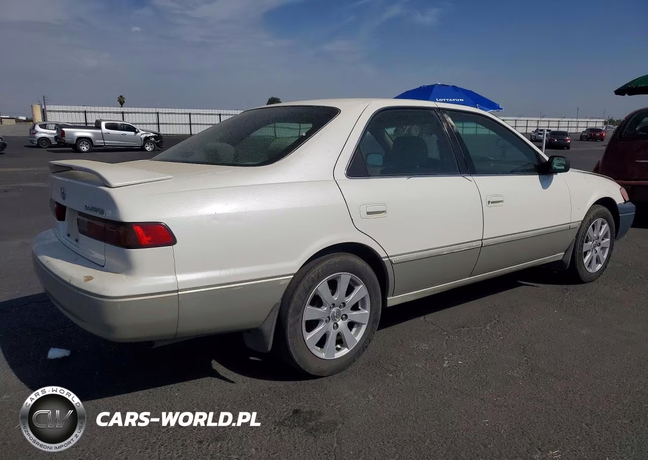 1999 Toyota Camry Le VIN:JT2BG28K9X0331765 - 3