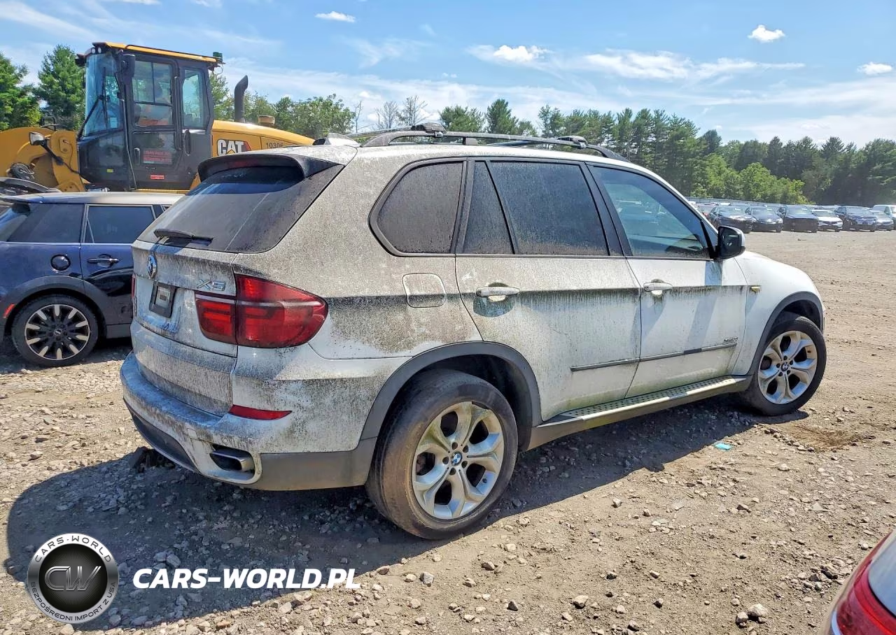 2012 BMW X5 xDrive50I VIN:5UXZV8C55CL422832 - 3