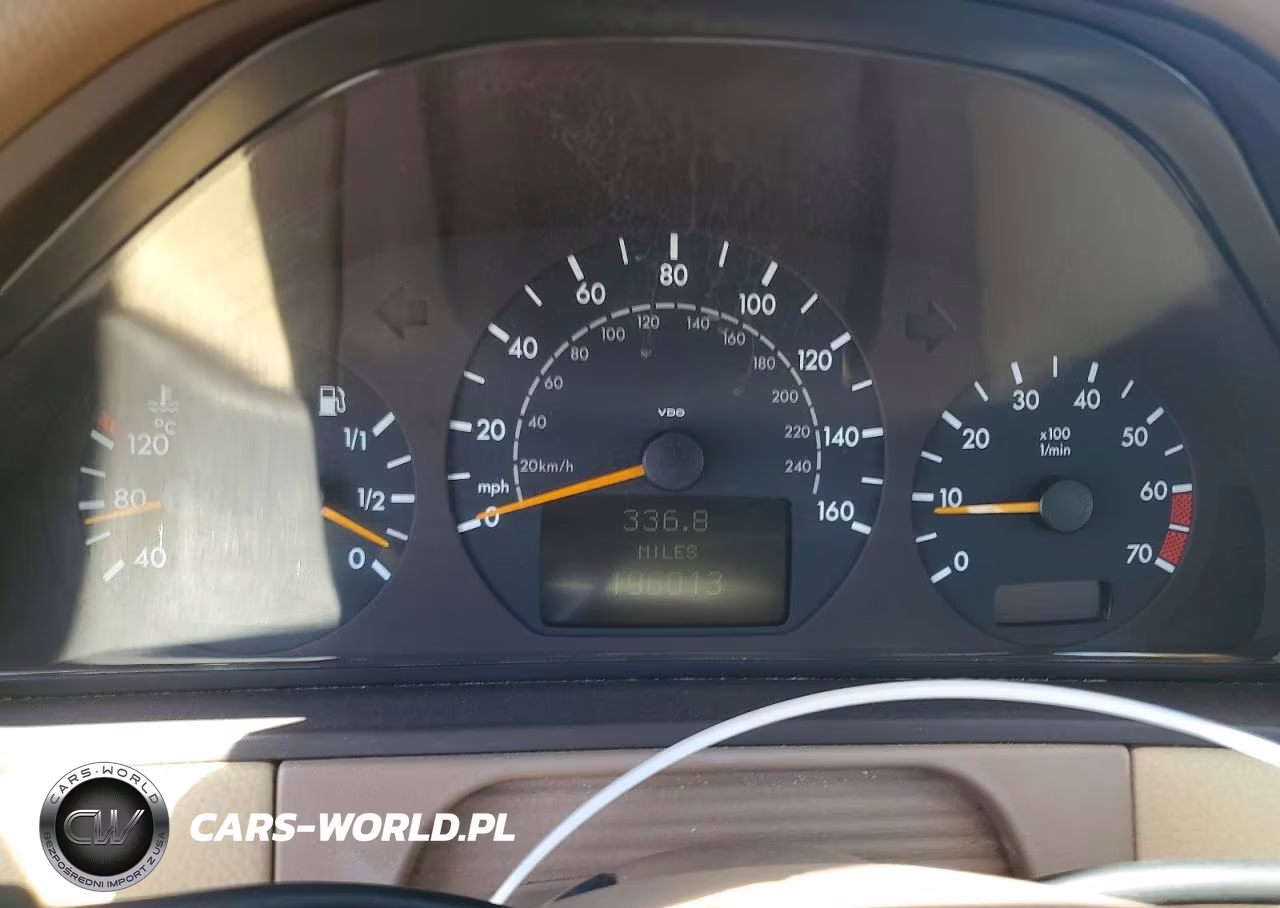 2000 Mercedes-Benz E 320 4Matic VIN:WDBJF82J2YX039715 - 9