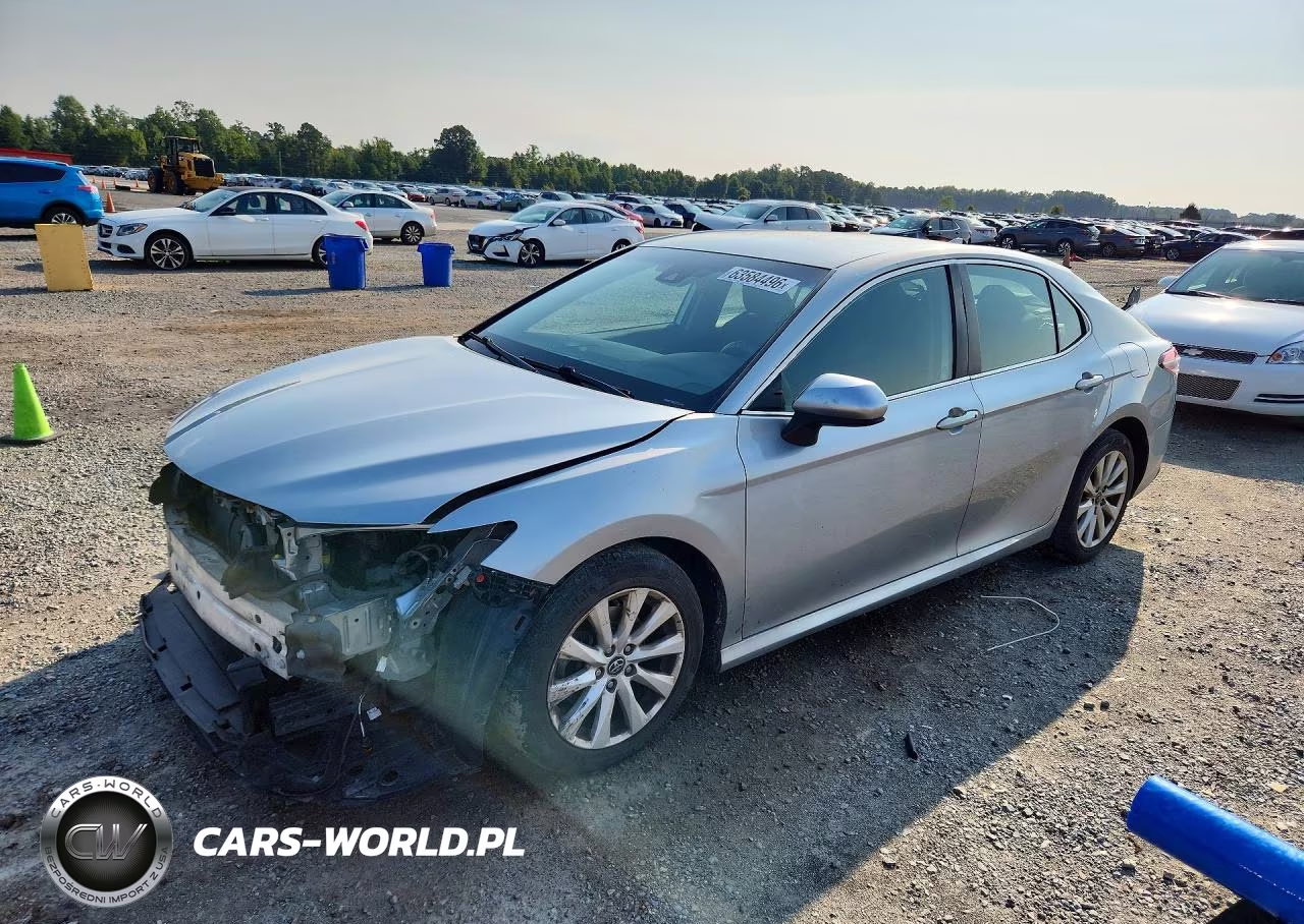 2020 Toyota Camry Le – zdjęcie 1 z 12