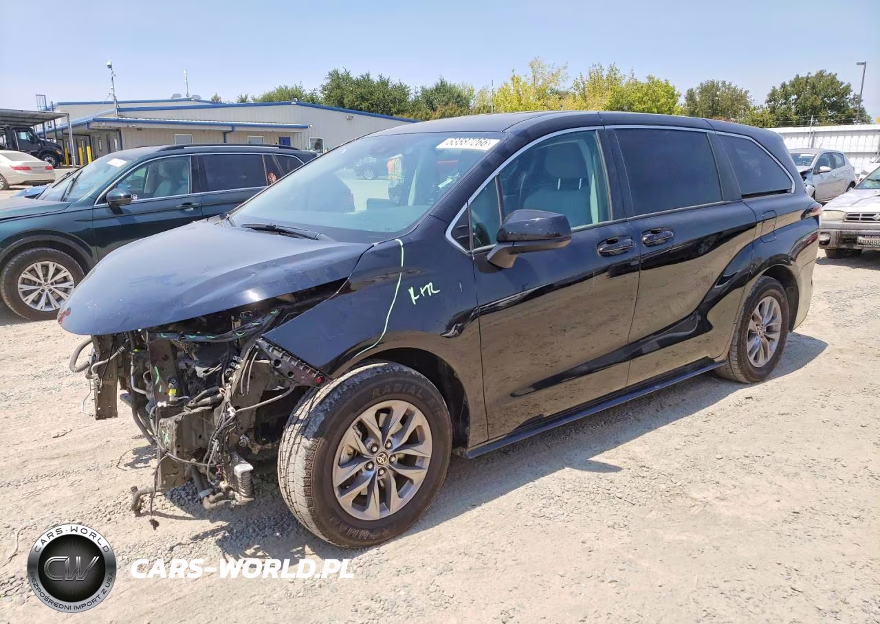2022 Toyota Sienna Le – zdjęcie 1 z 14
