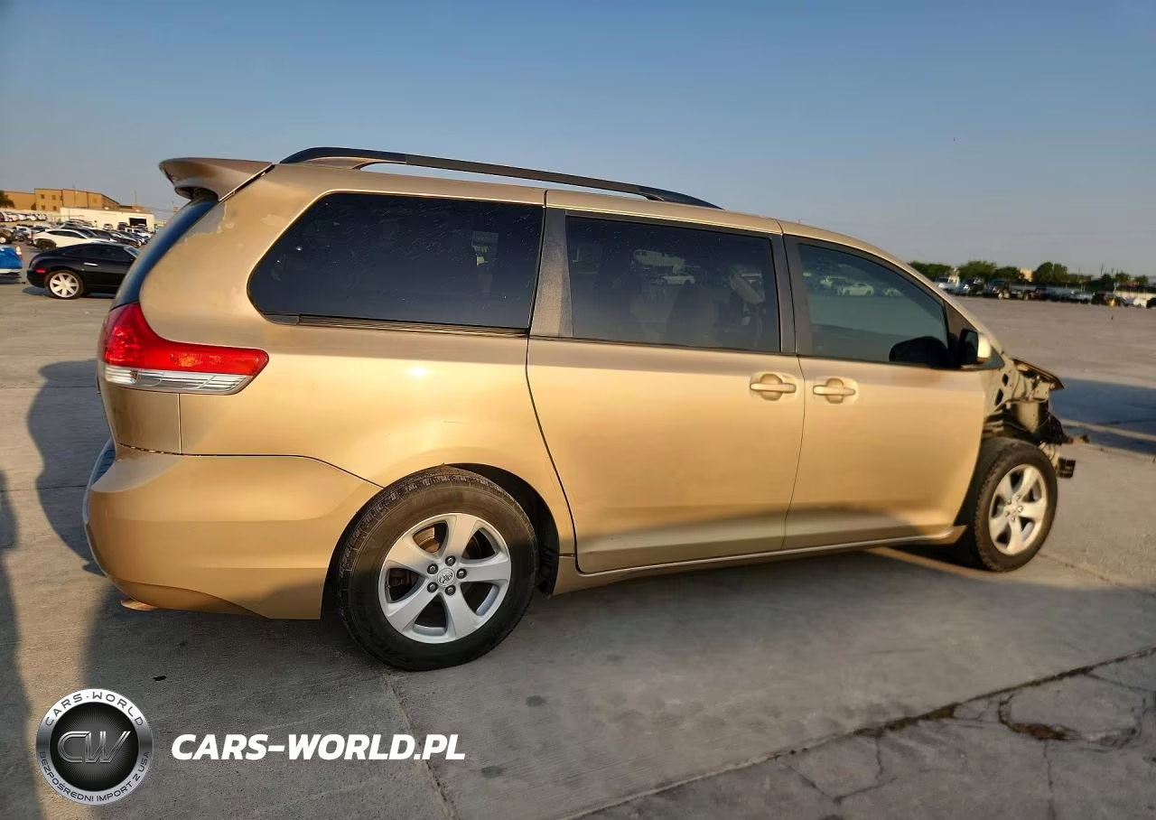 2011 Toyota Sienna Le VIN:5TDKK3DC1BS023263 - 3