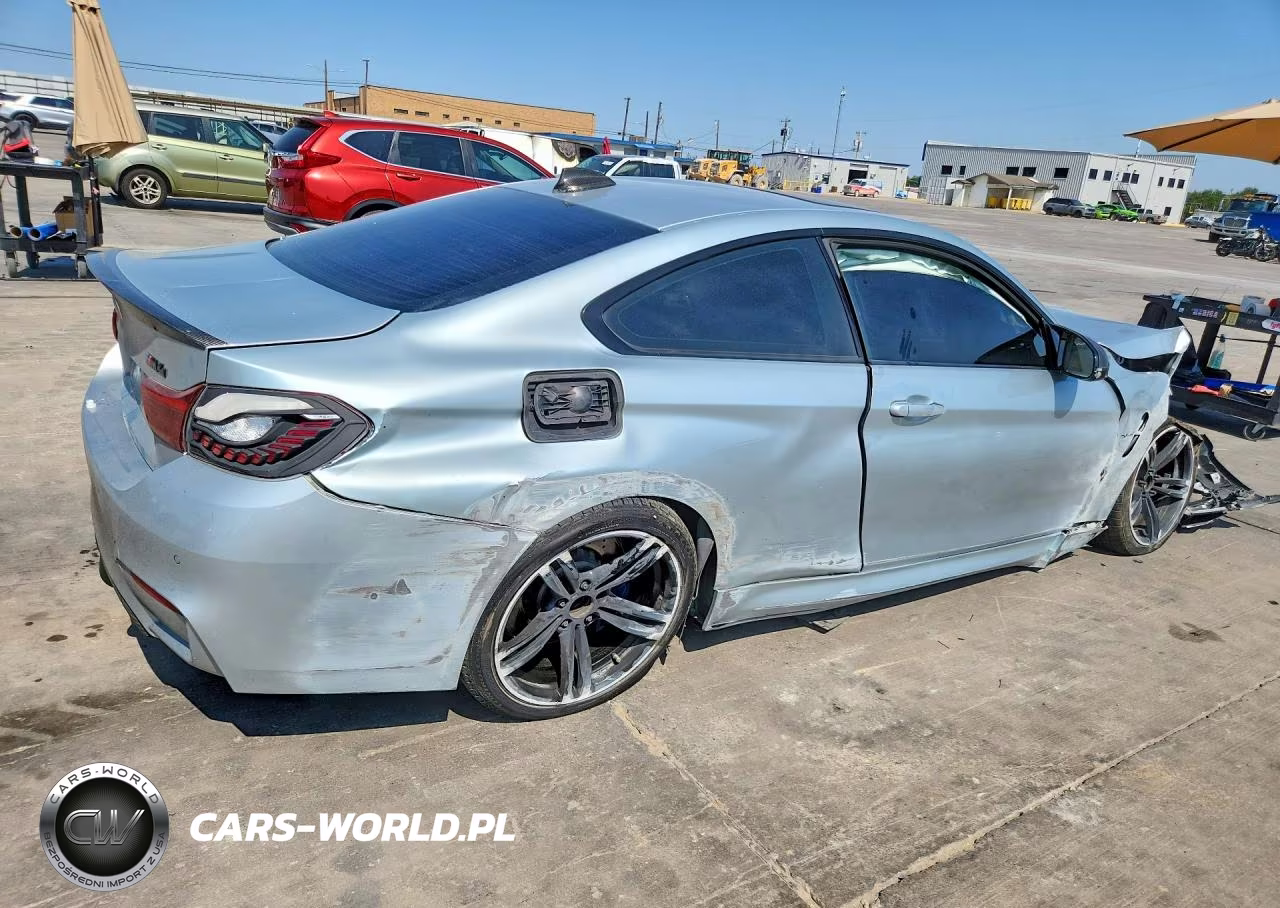 2015 BMW M4 VIN:WBS3R9C56FK333260 - 3