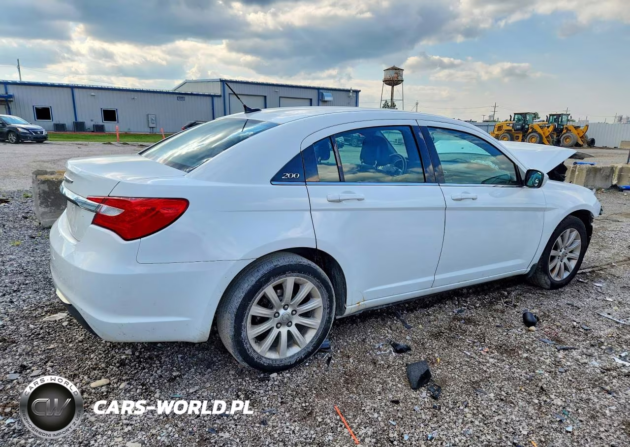 2013 Chrysler 200 Touring VIN:1C3CCBBB7DN726448 - 3