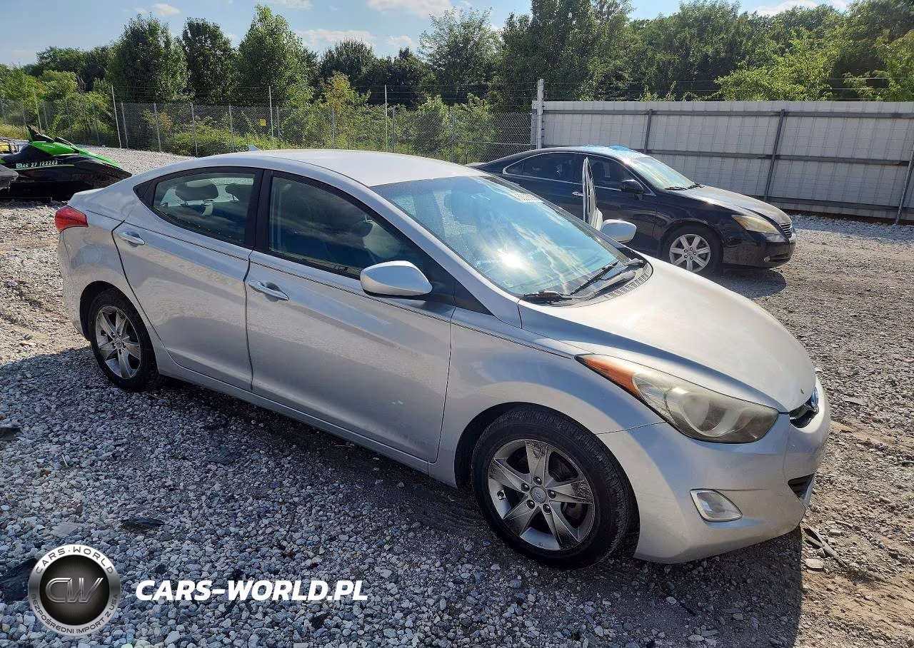 2013 Hyundai Elantra Gls VIN:KMHDH4AE1DU991070 - 4