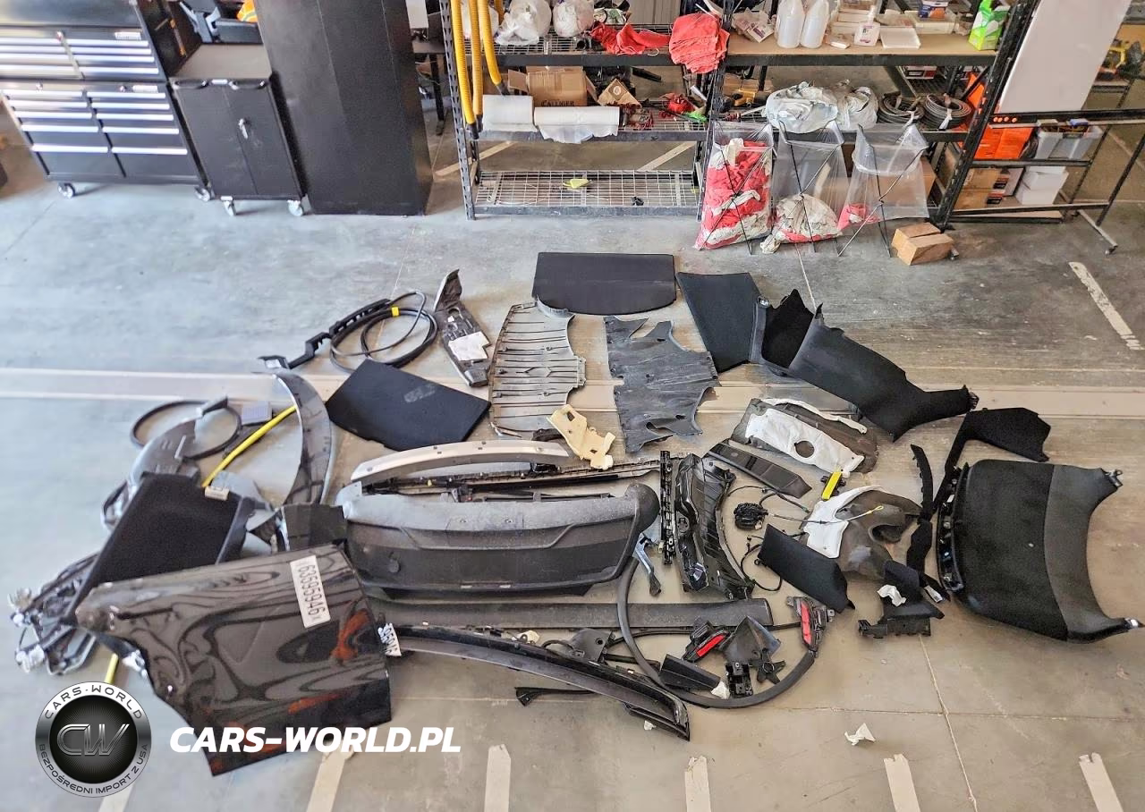 2026 Tesla Model Y VIN:7SAYGDEE1TF517780 - 12