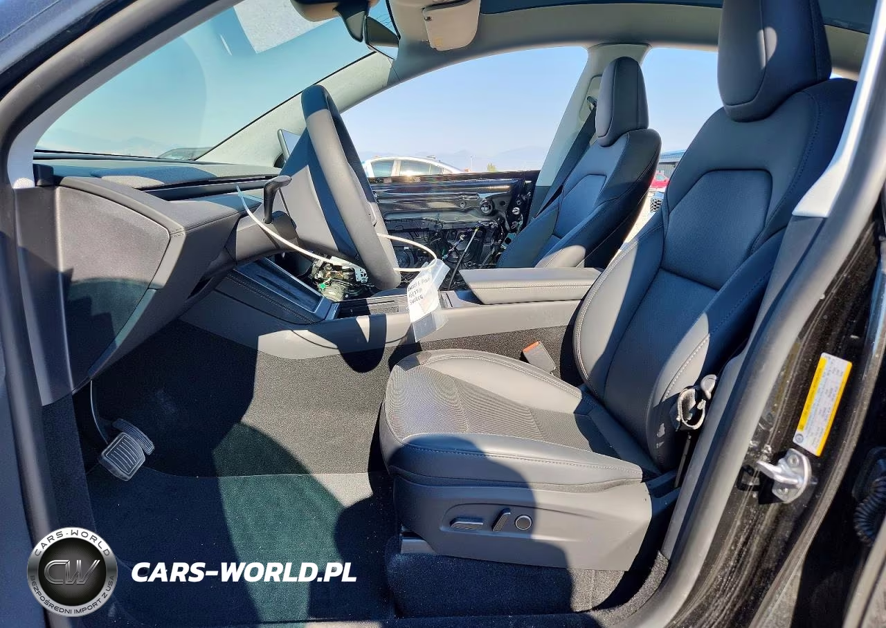 2026 Tesla Model Y VIN:7SAYGDEE1TF517780 - 7