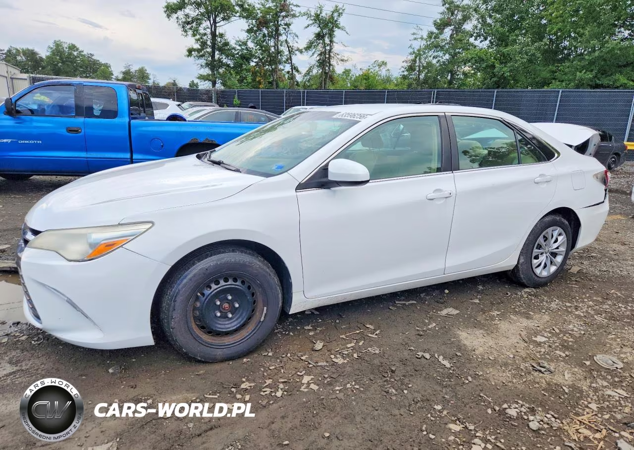 2016 Toyota Camry Le – zdjęcie 1 z 12