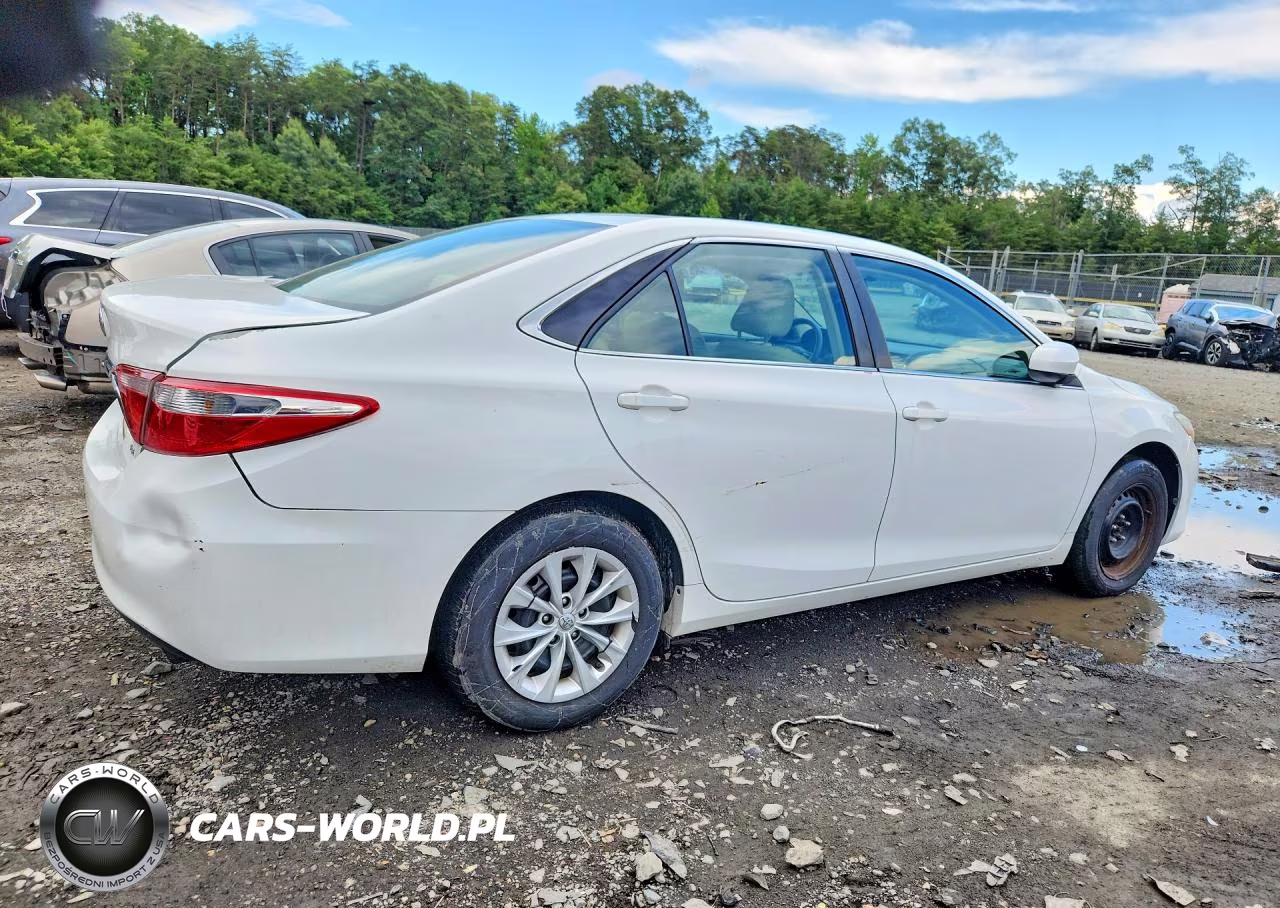 2016 Toyota Camry Le VIN:4T4BF1FKXGR569092 - 3
