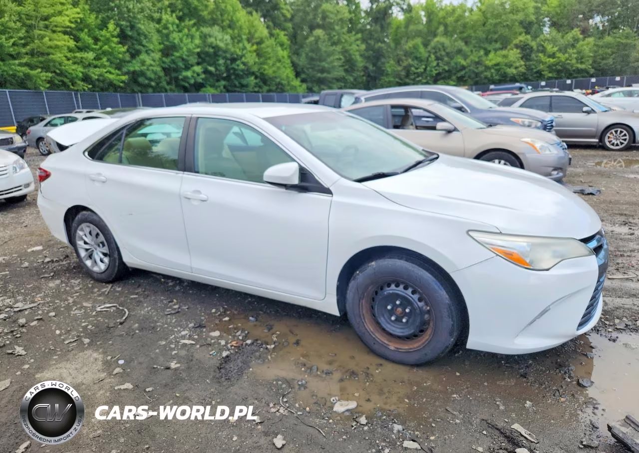 2016 Toyota Camry Le VIN:4T4BF1FKXGR569092 - 4