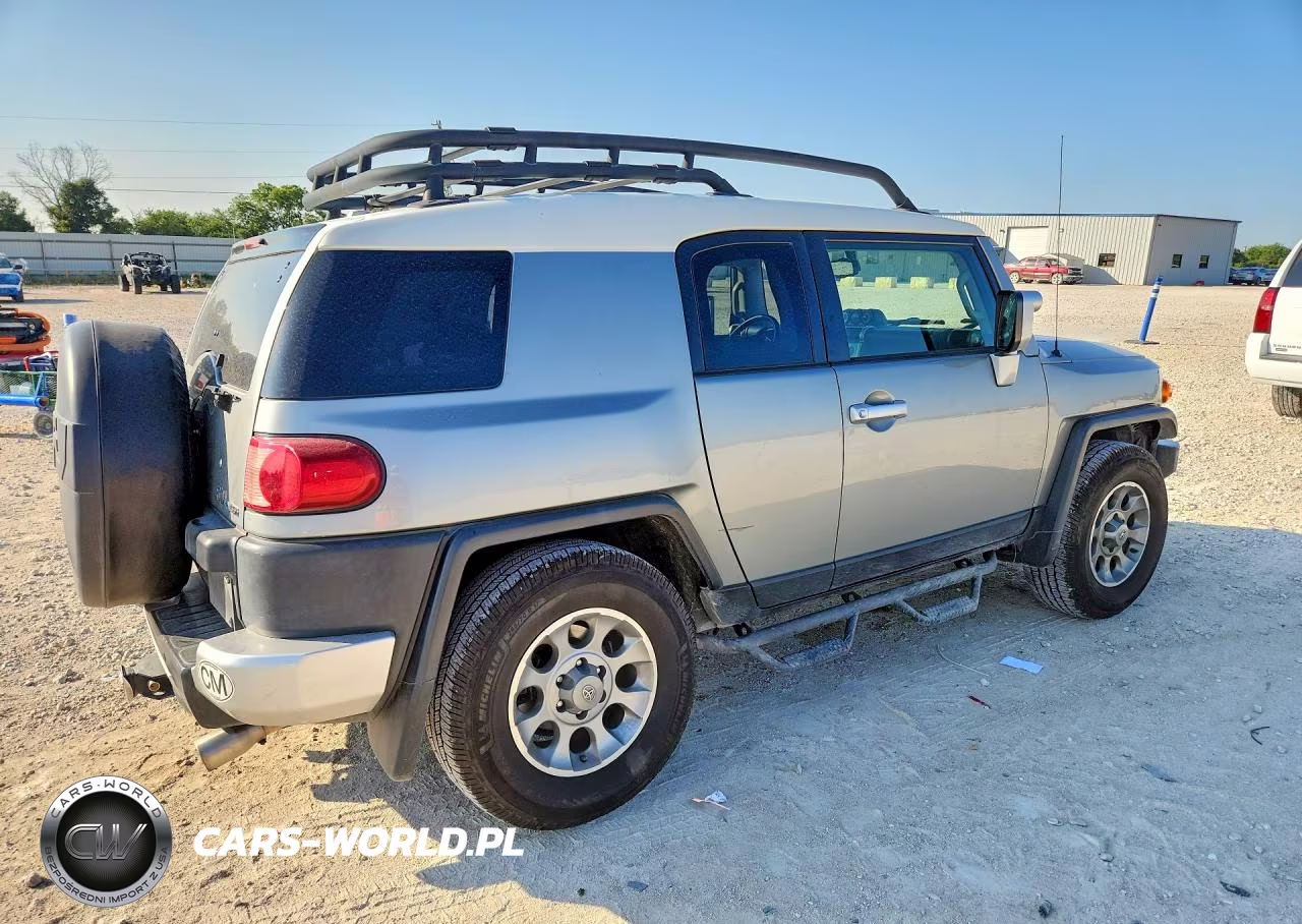 2011 Toyota Fj Cruiser Base VIN:JTEZU4BFXBK011496 - 3