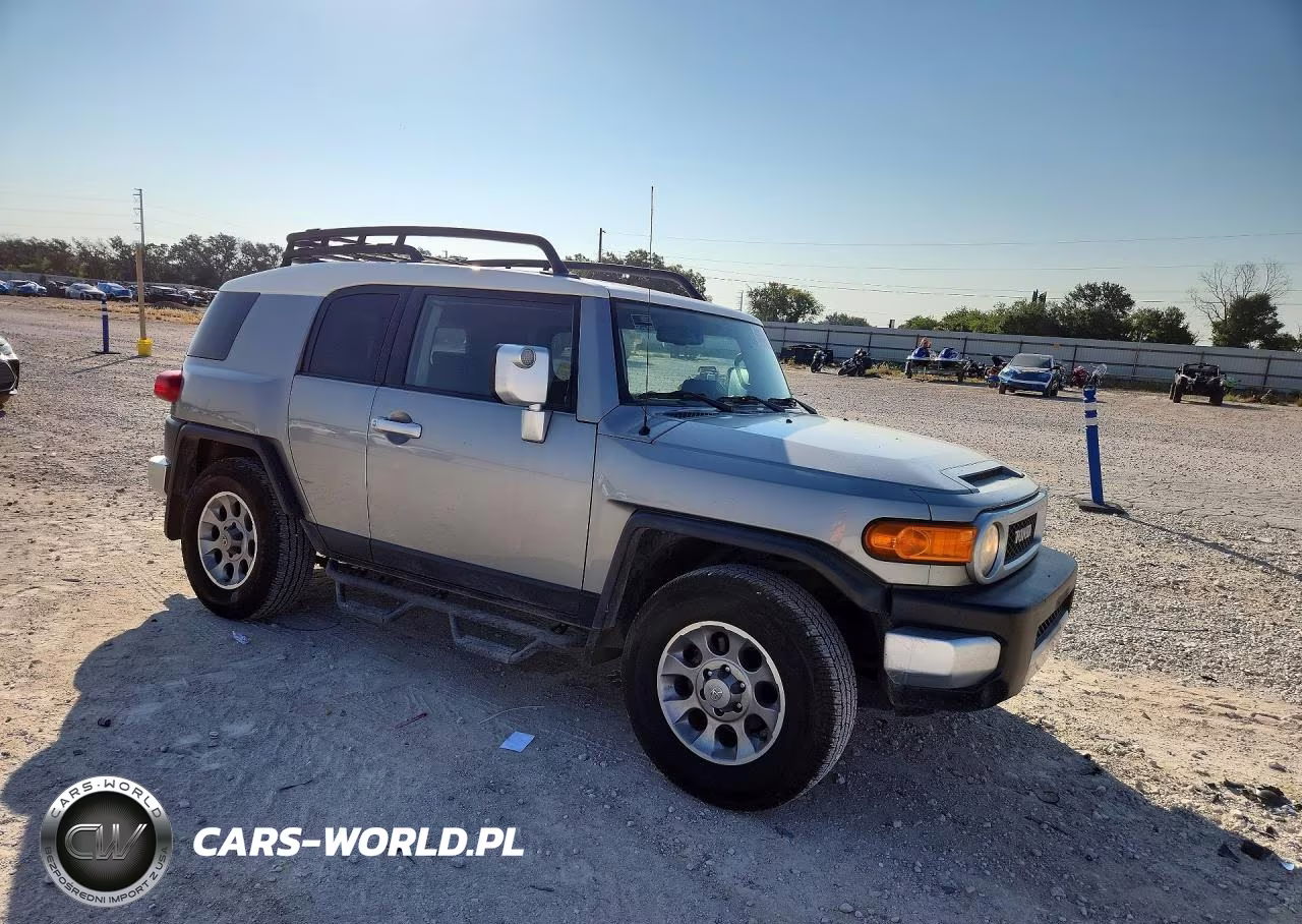 2011 Toyota Fj Cruiser Base VIN:JTEZU4BFXBK011496 - 4