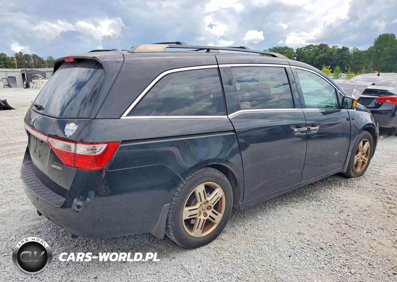 2013 Honda Odyssey Touring VIN:5FNRL5H99DB059487 - 3