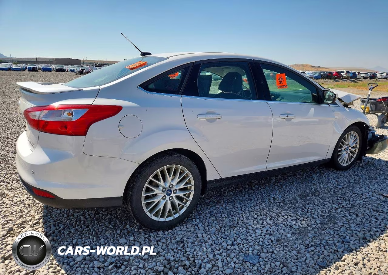 2013 Ford Focus Titanium VIN:1FADP3J25DL263593 - 3