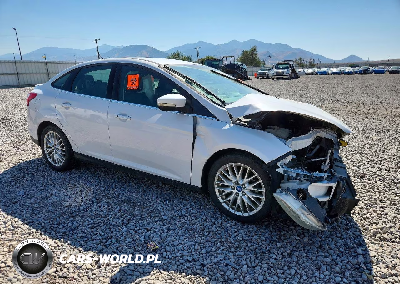 2013 Ford Focus Titanium VIN:1FADP3J25DL263593 - 4