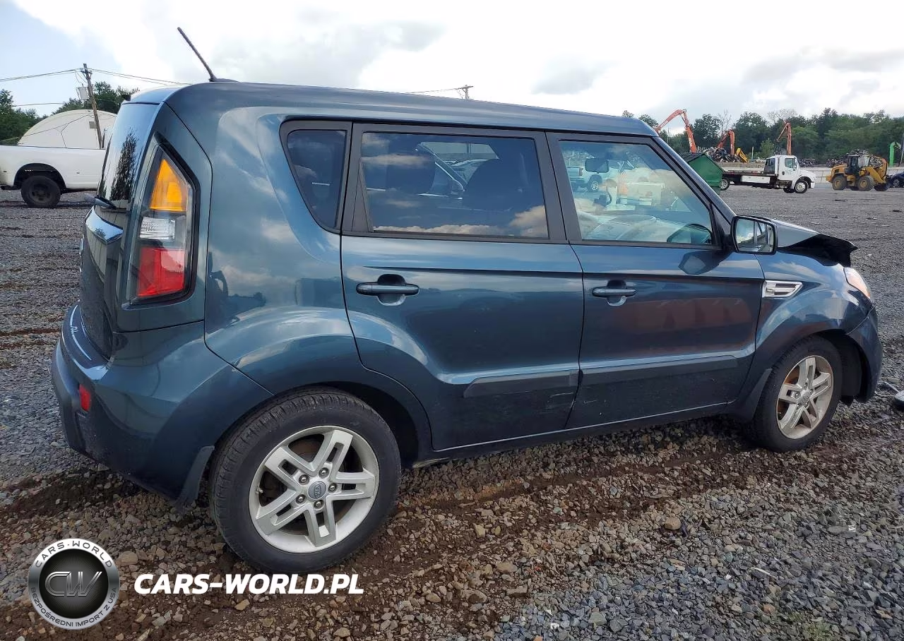 2011 Kia Soul + VIN:KNDJT2A25B7223118 - 3