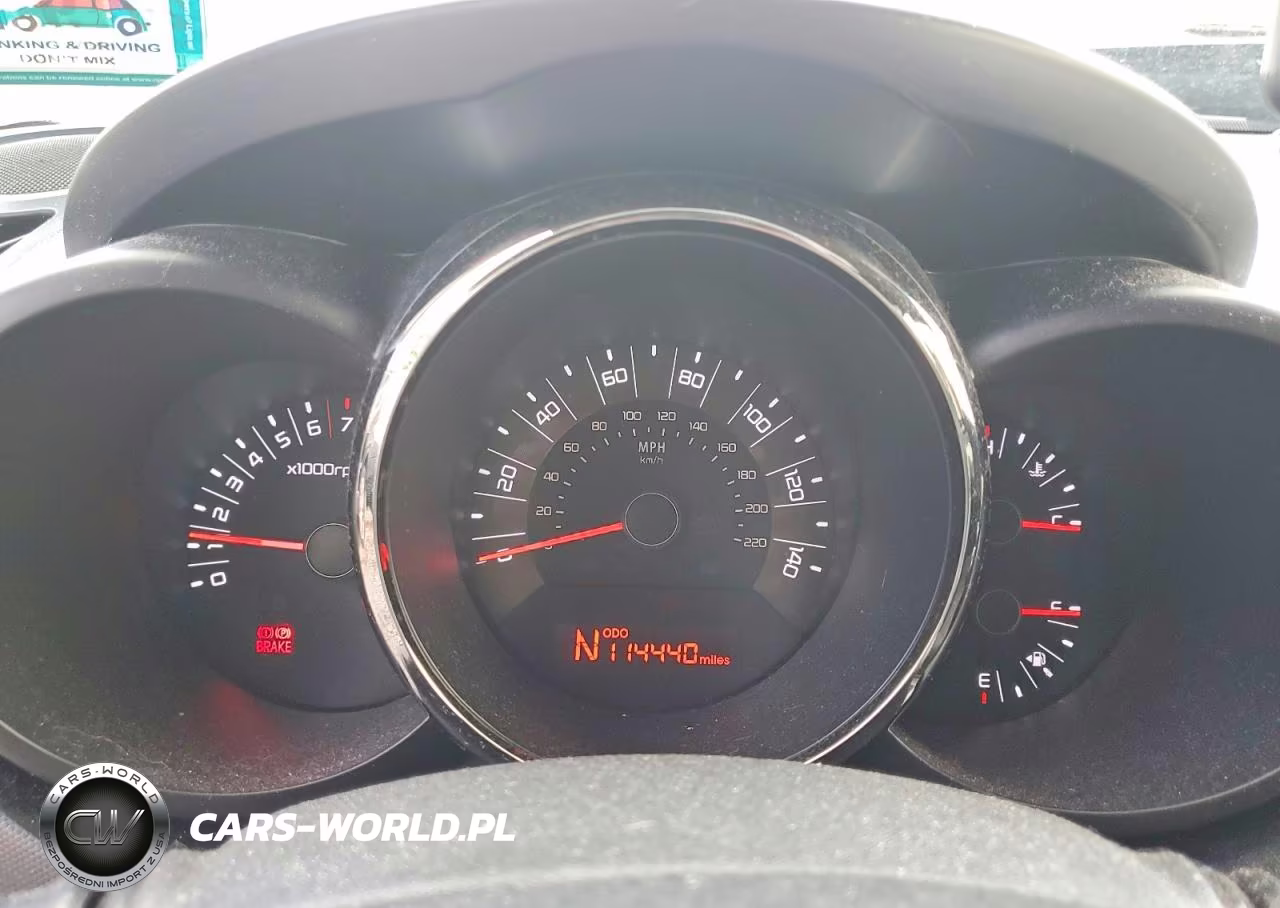 2011 Kia Soul + VIN:KNDJT2A25B7223118 - 9