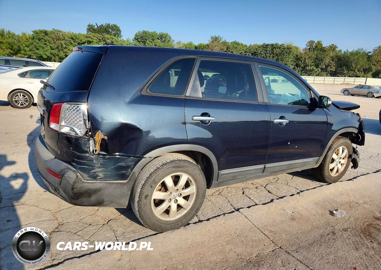 2013 Kia Sorento Lx VIN:5XYKT3A14DG325159 - 3