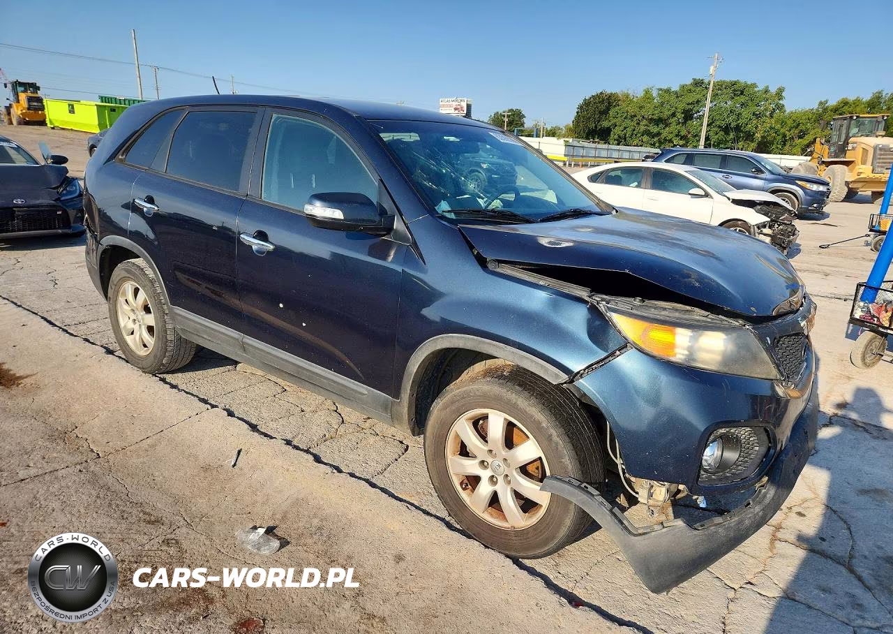 2013 Kia Sorento Lx VIN:5XYKT3A14DG325159 - 4
