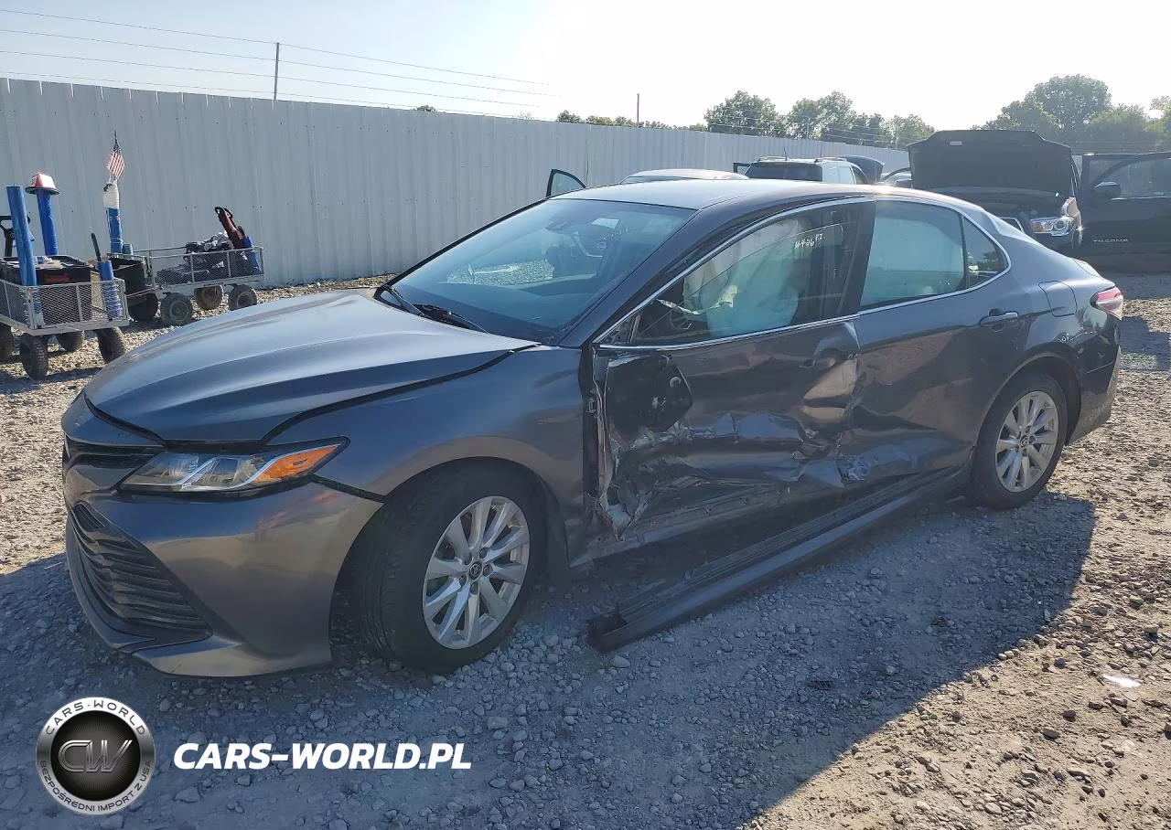 2020 Toyota Camry Le – zdjęcie 1 z 12