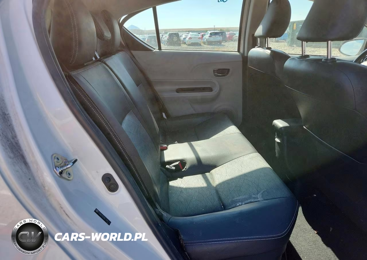 2014 Toyota Prius C Four VIN:JTDKDTB38E1080736 - 10