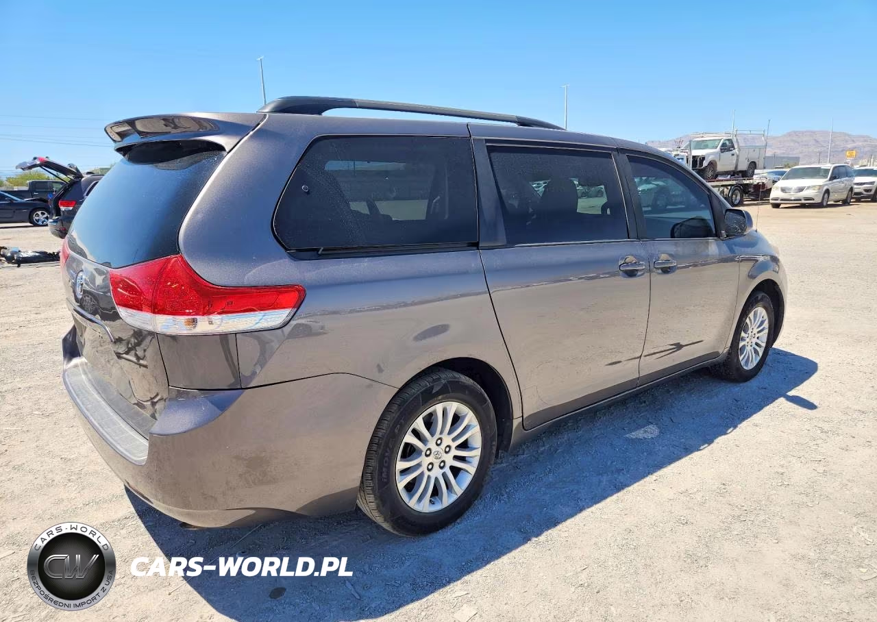 2011 Toyota Sienna Le VIN:5TDKK3DC3BS148748 - 3
