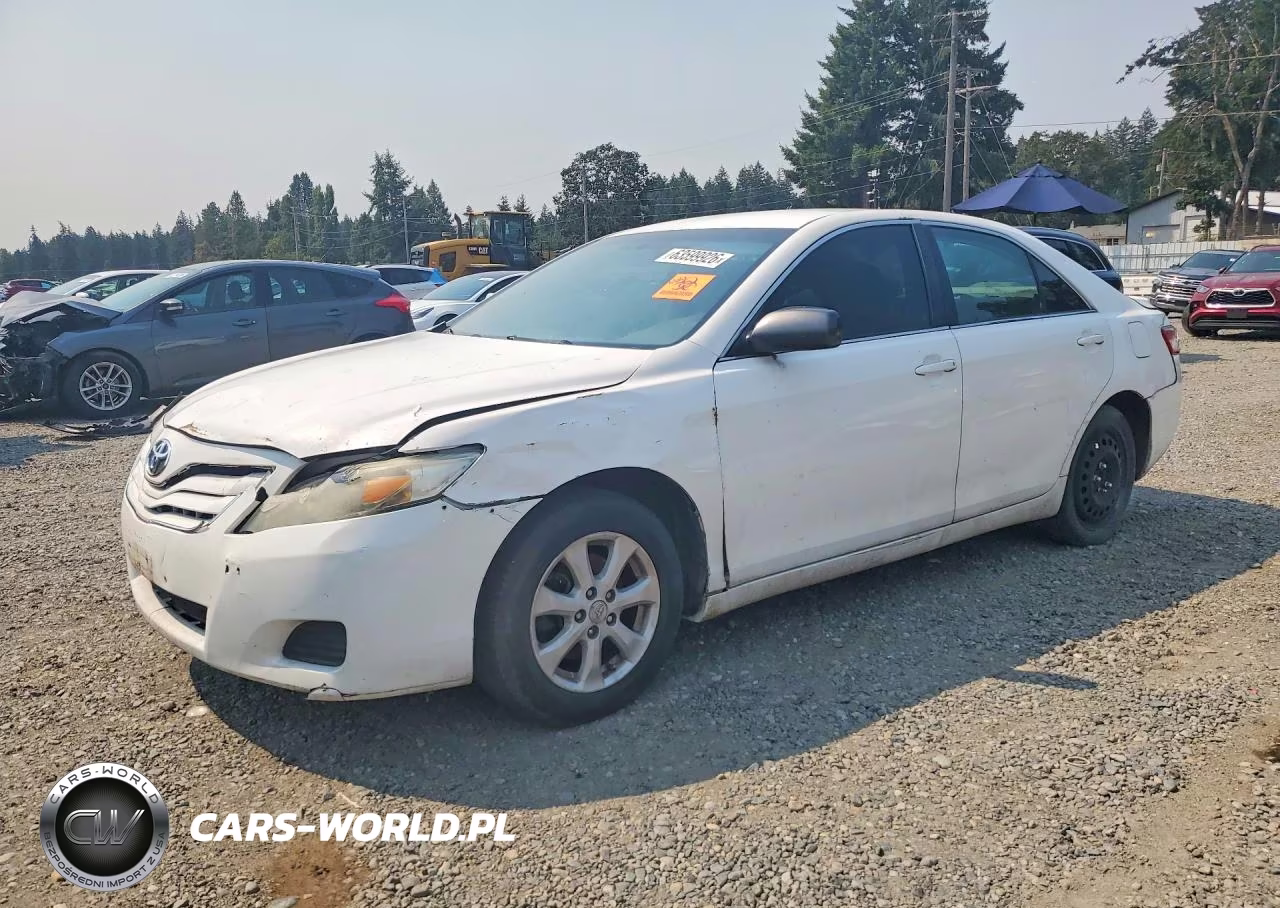 2010 Toyota Camry Le – zdjęcie 1 z 12