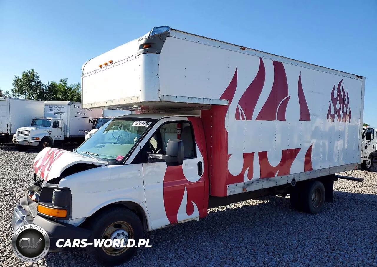 2015 Chevrolet Express Box Truck – zdjęcie 1 z 12