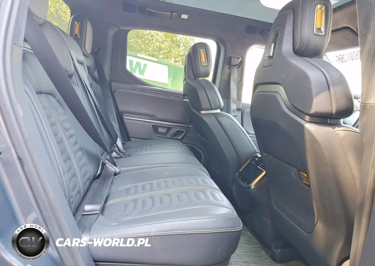 2022 Rivian R1T Adventure VIN:7FCTGAAA9NN011282 - 10
