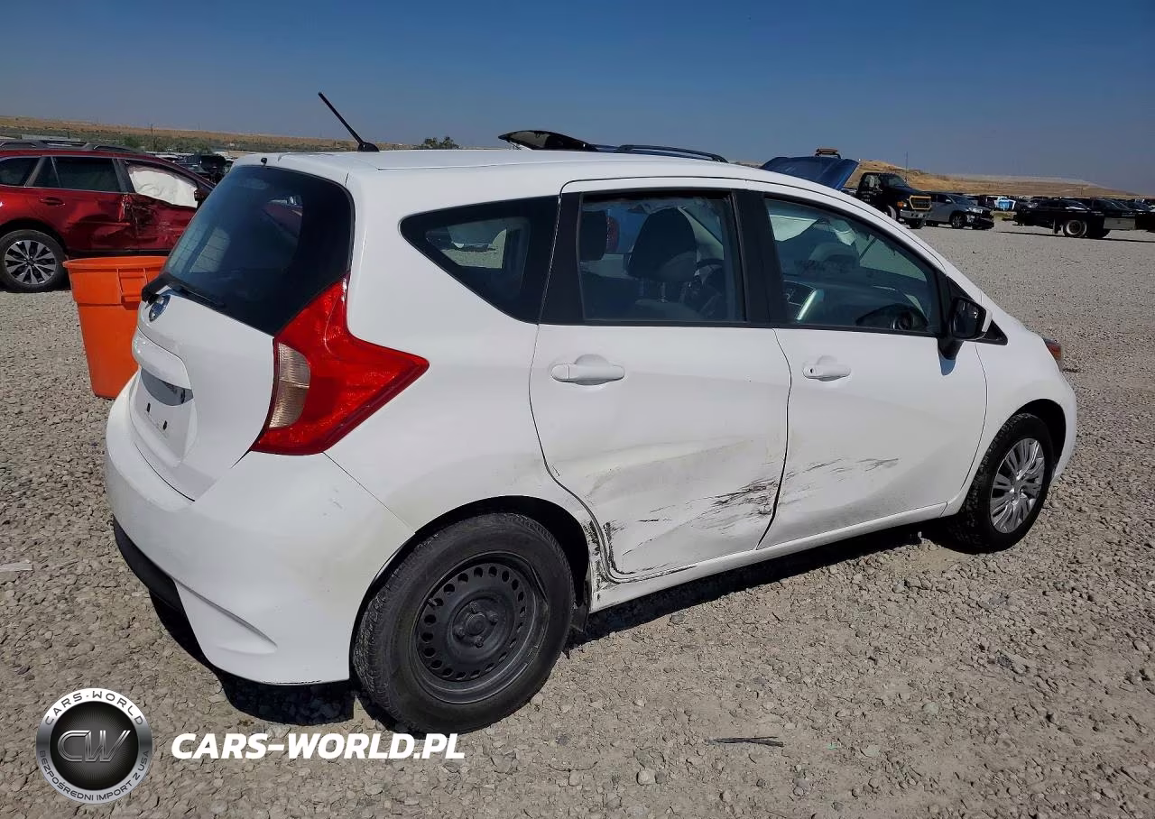 2018 Nissan Versa Note S VIN:3N1CE2CP4JL353657 - 3