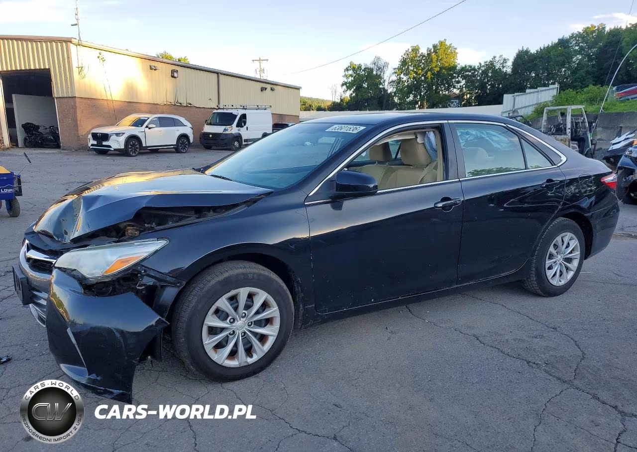 2016 Toyota Camry Le – zdjęcie 1 z 12