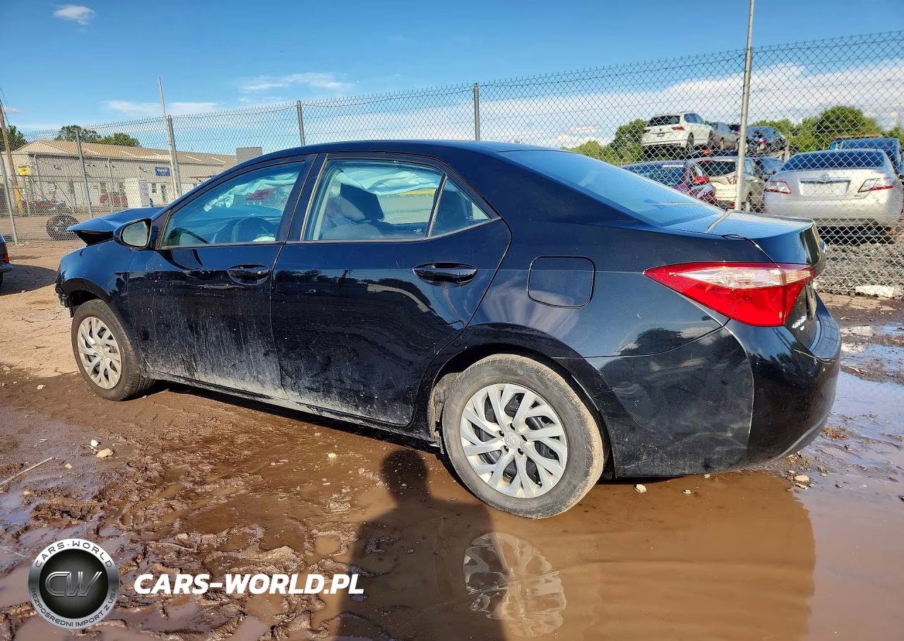 2018 Toyota Corolla Le VIN:2T1BURHEXJC040174 - 2