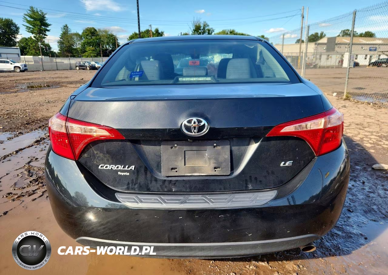 2018 Toyota Corolla Le VIN:2T1BURHEXJC040174 - 6