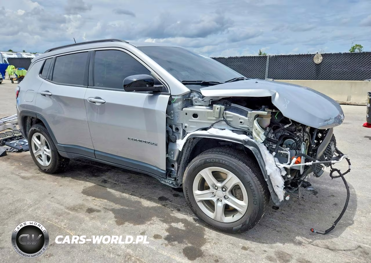 2023 Jeep Compass Latitude VIN:3C4NJDBNXPT541525 - 4