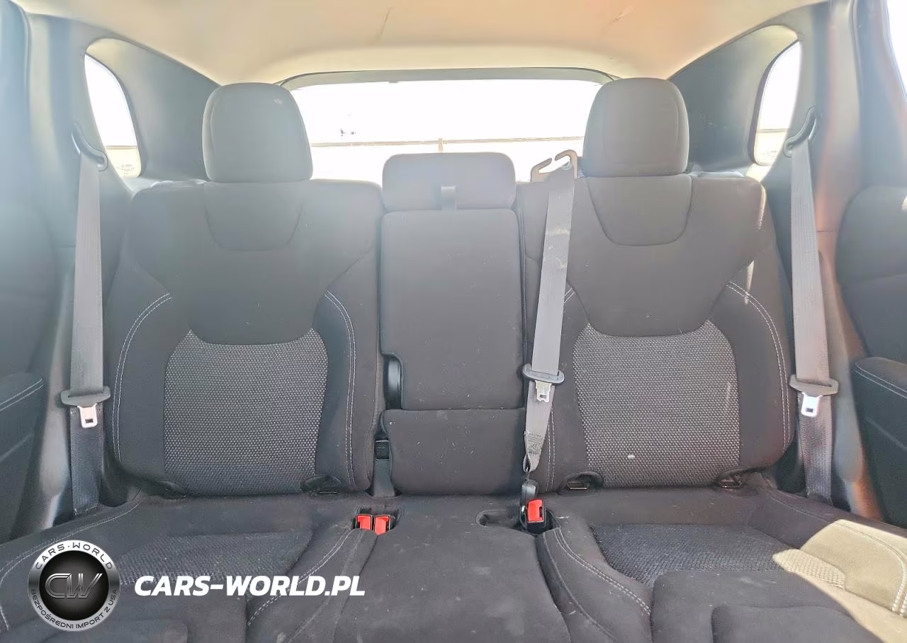 2021 Jeep Cherokee Latitude VIN:1C4PJLCB0MD147010 - 10