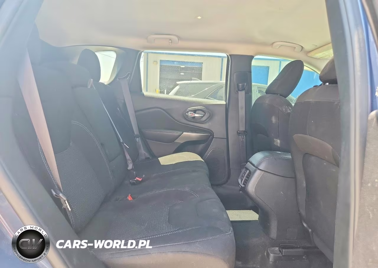 2021 Jeep Cherokee Latitude VIN:1C4PJLCB0MD147010 - 11