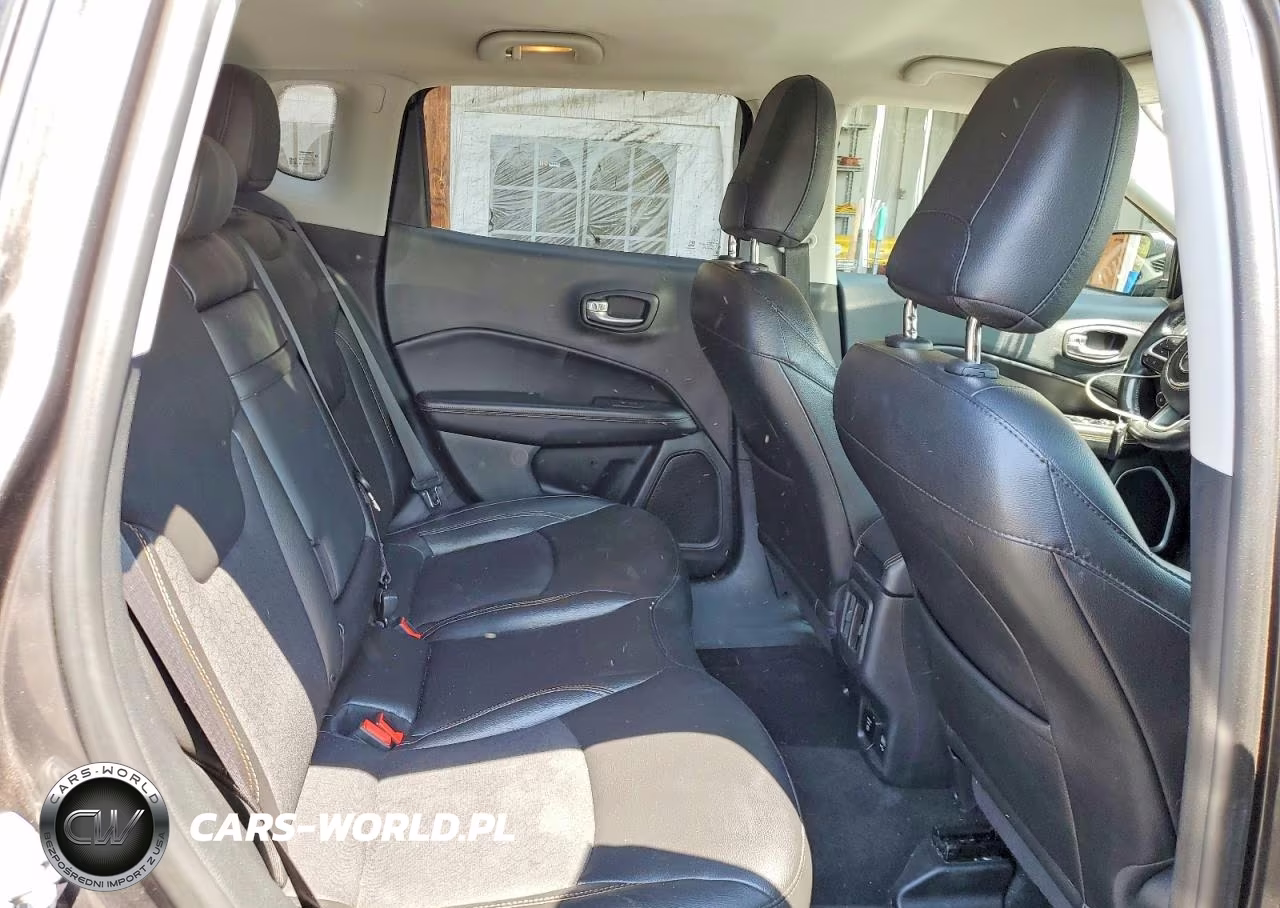 2019 Jeep Compass Latitude VIN:3C4NJDBB2KT641584 - 10