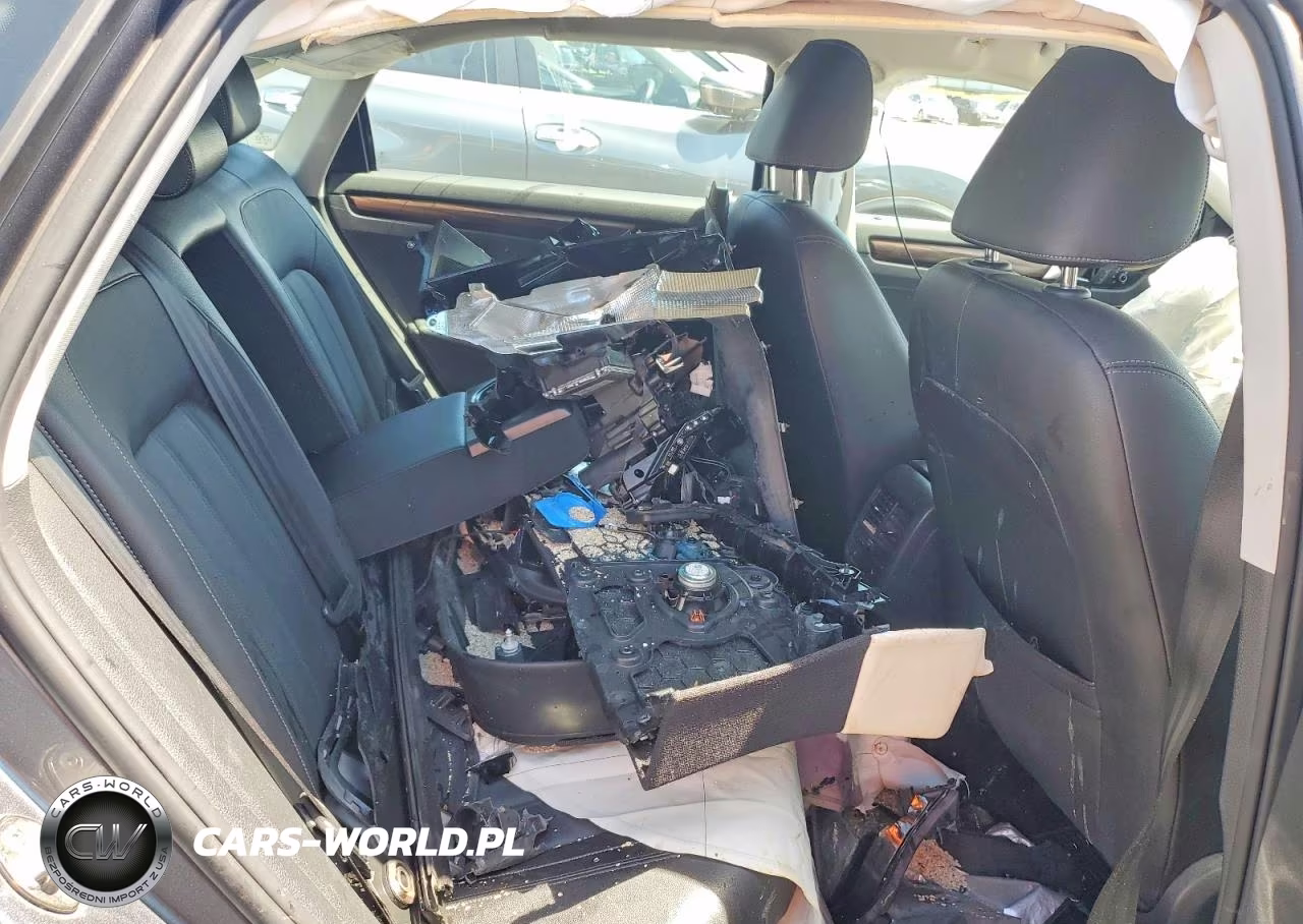 2020 Volkswagen Passat Sel VIN:1VWCA7A33LC015216 - 10