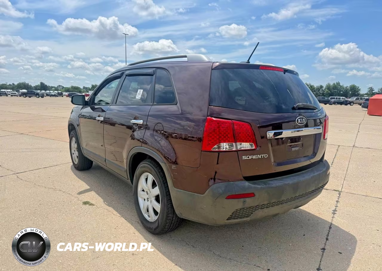 2013 Kia Sorento Lx VIN:5XYKT3A68DG391838 - 3