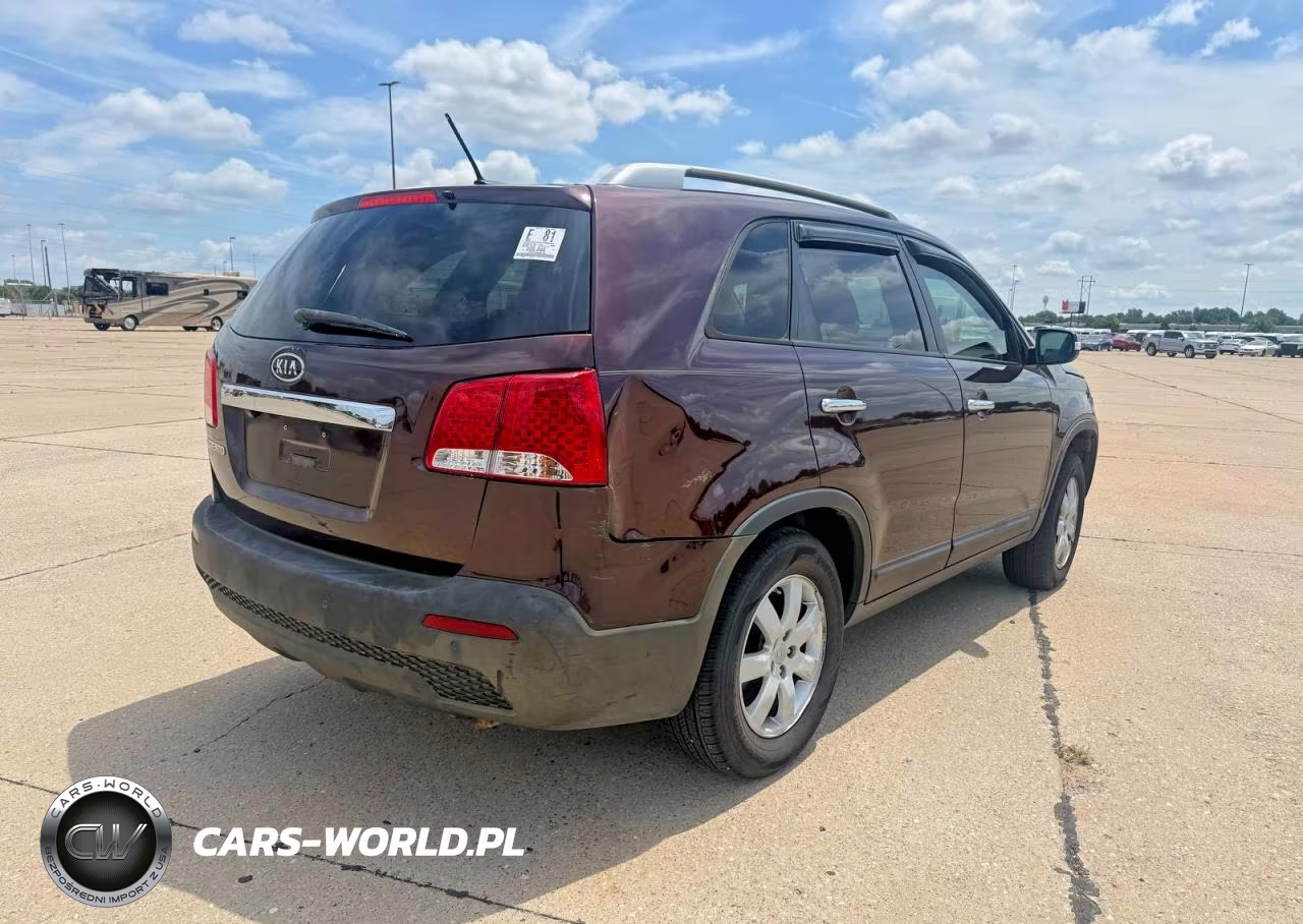 2013 Kia Sorento Lx VIN:5XYKT3A68DG391838 - 4