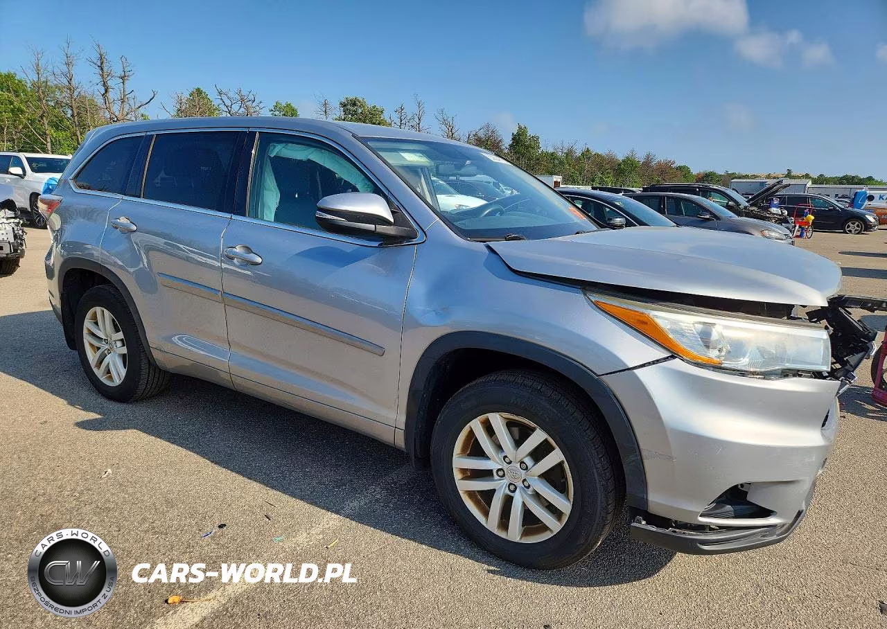 2015 Toyota Highlander Le VIN:5TDBKRFH6FS201167 - 4