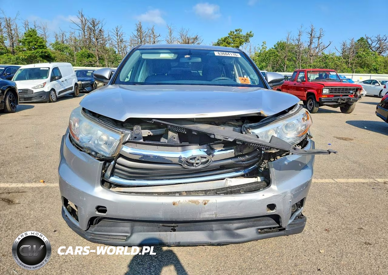 2015 Toyota Highlander Le VIN:5TDBKRFH6FS201167 - 5