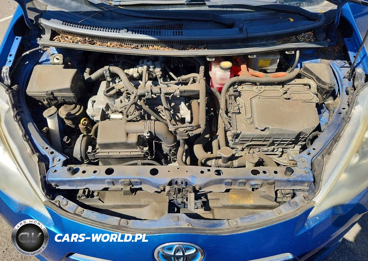 2013 Toyota Prius C Two VIN:JTDKDTB34D1528825 - 11