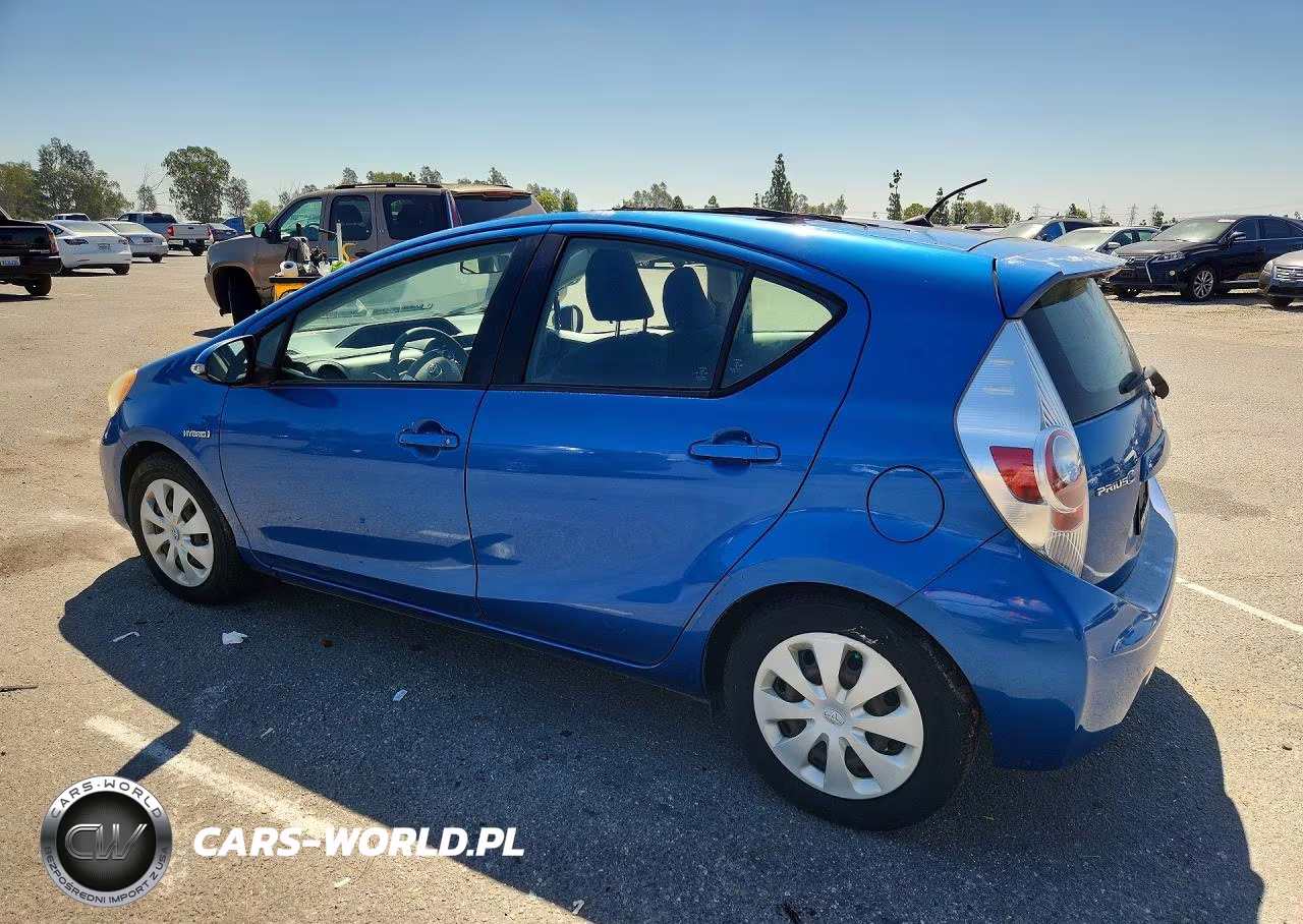 2013 Toyota Prius C Two VIN:JTDKDTB34D1528825 - 2