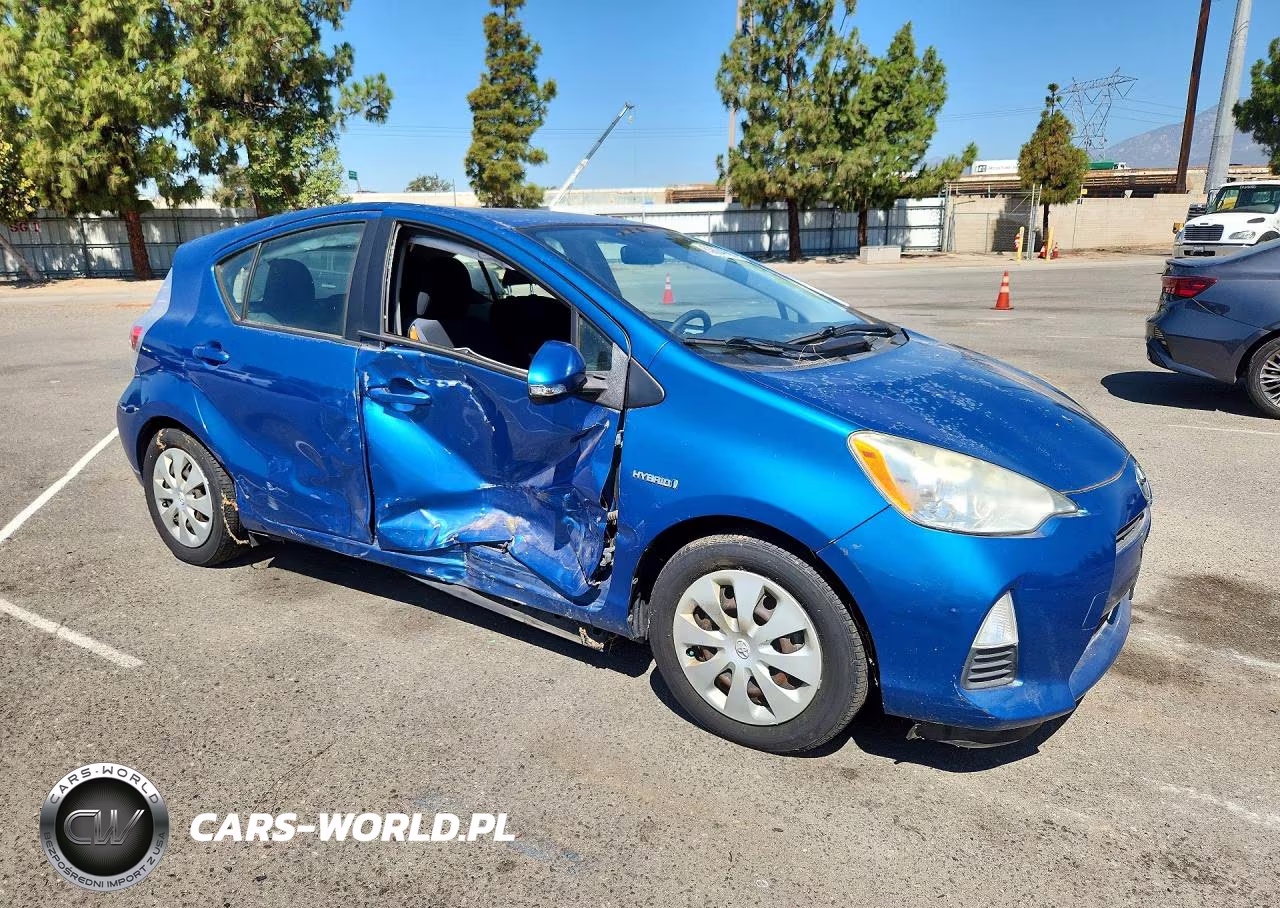 2013 Toyota Prius C Two VIN:JTDKDTB34D1528825 - 4