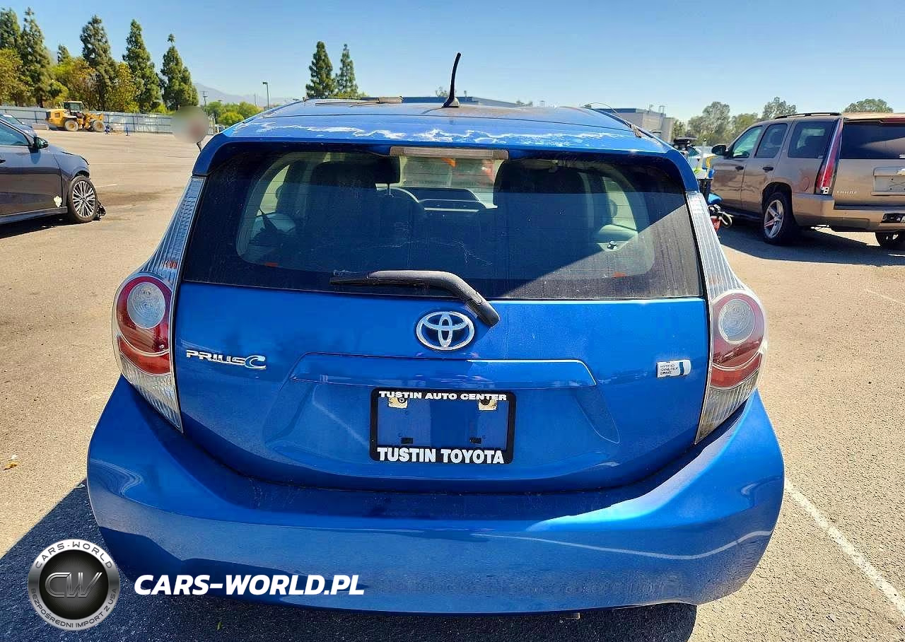 2013 Toyota Prius C Two VIN:JTDKDTB34D1528825 - 6