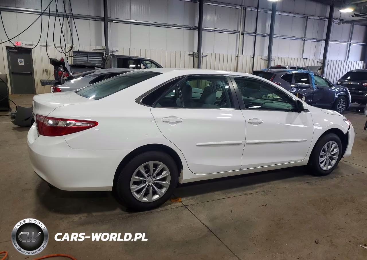2017 Toyota Camry Le VIN:4T1BF1FK5HU371290 - 3